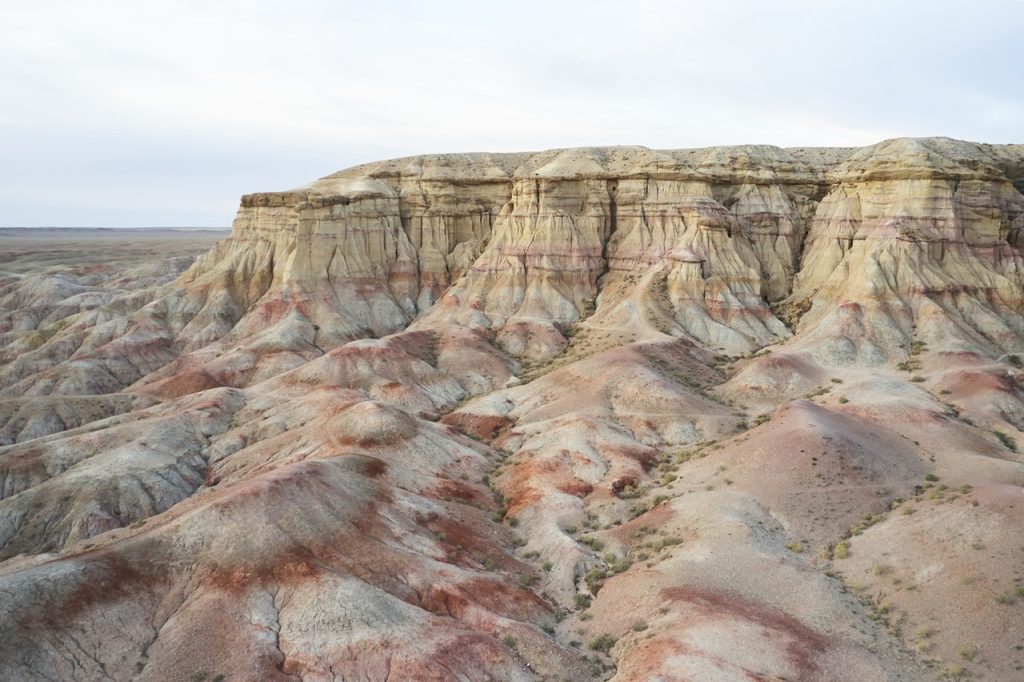 Viajar a Mongolia es una aventura totalmente diferente: pasajes increíbles, naturaleza indómita, pueblos ancestrales y una historia única son sólo algunas de las razones por las que deberías recorrer este país al menos una vez en la vida.