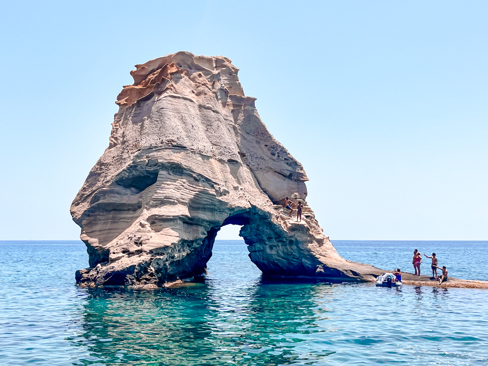 Formaciones de piedra caliza en Milos, islas griegas